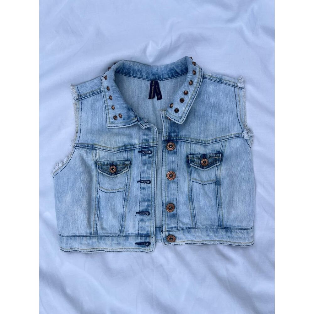 HWY Jean Juniors size M Studded Denim Vest light wash, frayed sleeves